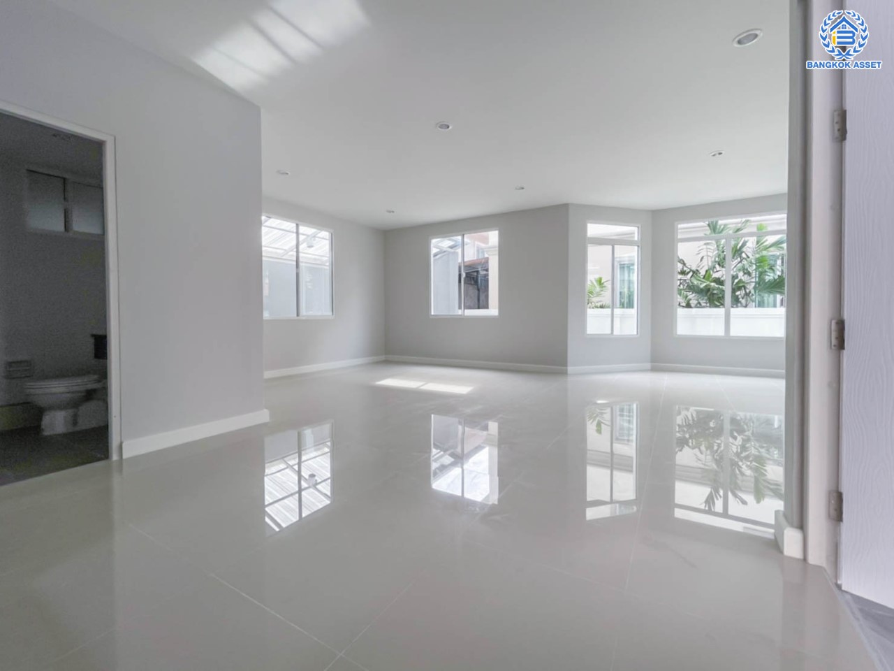 บ้านมือสองตกแต่งใหม่  ม.ภัสสร14 บางใหญ่-กาญจนาฯ (ซ.กันตนา) เนื้อที่ 55.8 ตร.ว. รองรับทุกความสุข ฟังก์ชัน 4 ห้องนอน 3 ห้องน้ำ 2 ที่จอดรถ บนทำเลศักยภาพ ใกล้เซ็นทรัลเวสต์เกต ทางด่วน "ศรีรัช" และรถไฟฟ้า "สถานีตลาดบางใหญ่"